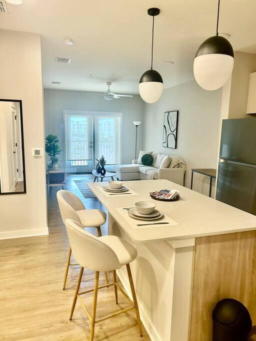 Cozy Modern 1 Bedroom *