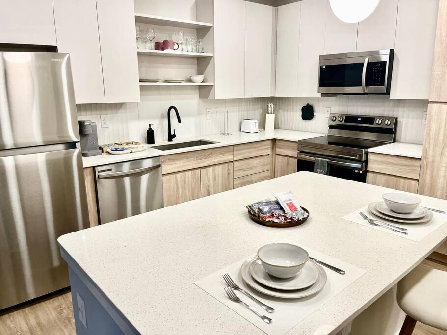 Cozy Modern 1 Bedroom * Davenport